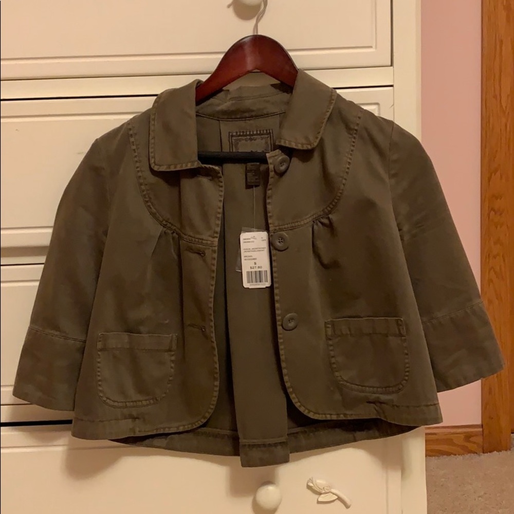 Cropped dark green jacket